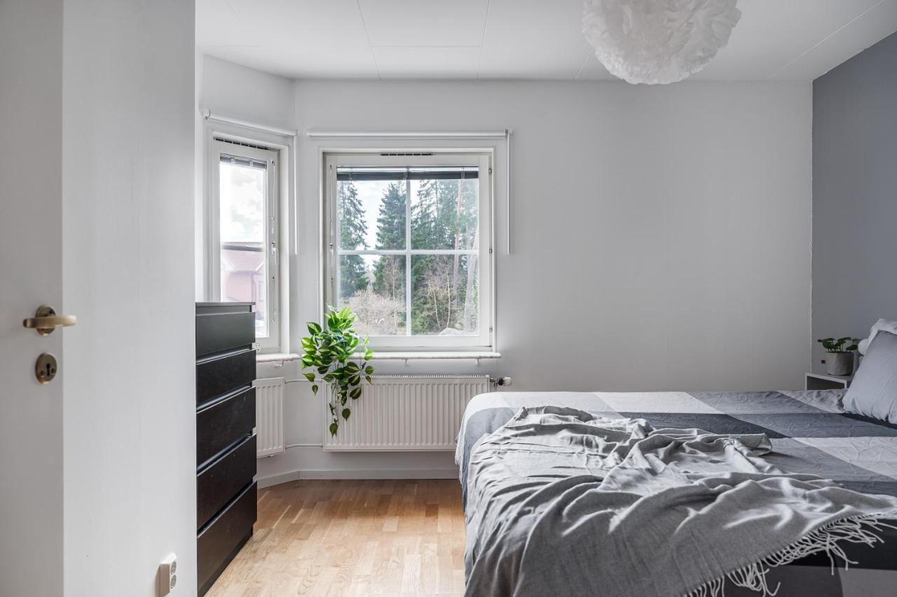 Uppsala Large Family Home Beside Forest Exterior foto